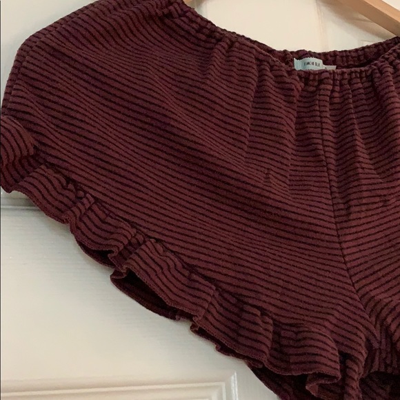 Small Ruffle Shorts 💕 - Picture 3 of 3